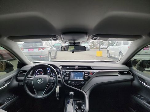 Used 2020 Toyota Camry SE image 25