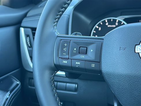 Certified 2025 Nissan Rogue SV image 29