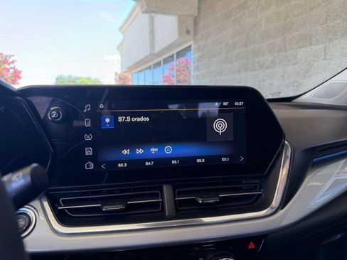 Used 2025 Chevrolet Trax LT FWD image 19