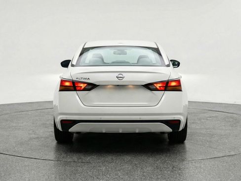 Used 2025 Nissan Altima 2.5 SV image 7