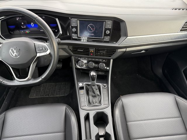 Used 2024 Volkswagen Jetta SE FWD image 15
