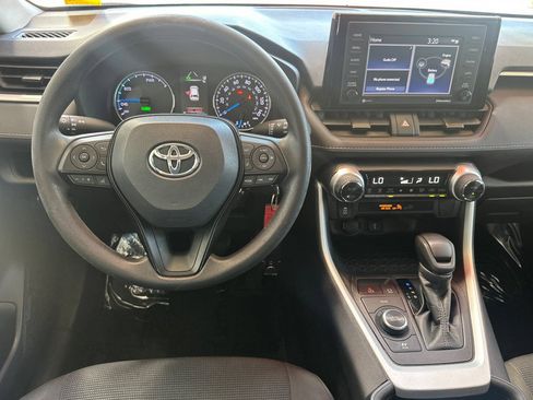 Certified 2021 Toyota RAV4 LE AWD/4WD image 18