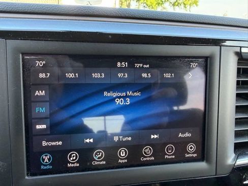 Used 2019 Chrysler Pacifica Touring-L FWD image 12
