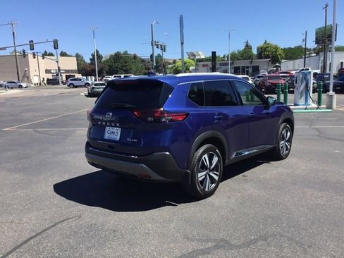 Used 2022 Nissan Rogue SL w/ SL Premium Package image 3