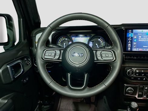 Certified 2024 Jeep Wrangler Unlimited w/ Convenience Group AWD/4WD image 10