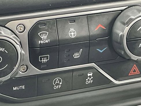 Certified 2022 Jeep Wrangler Unlimited Rubicon w/ Cold Weather Group image 38