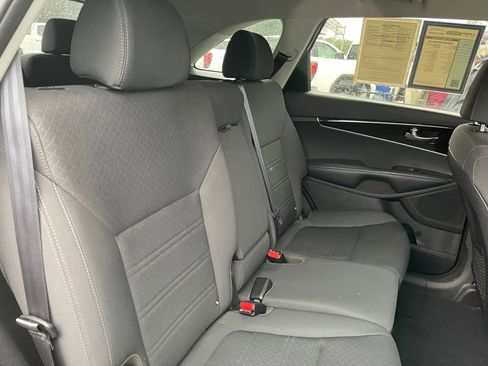 Used 2020 Kia Sorento LX image 25