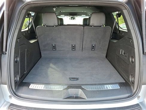 Used 2024 Chevrolet Suburban Premier image 25