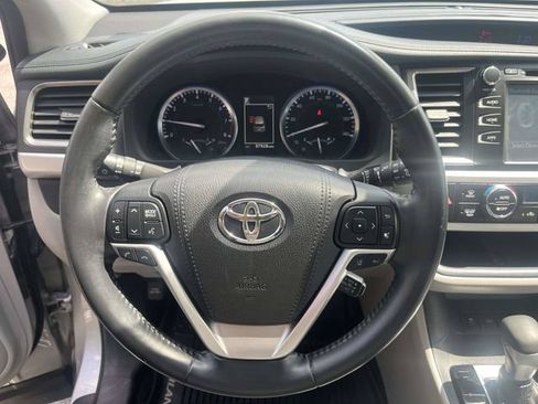 Used 2018 Toyota Highlander XLE AWD/4WD image 24