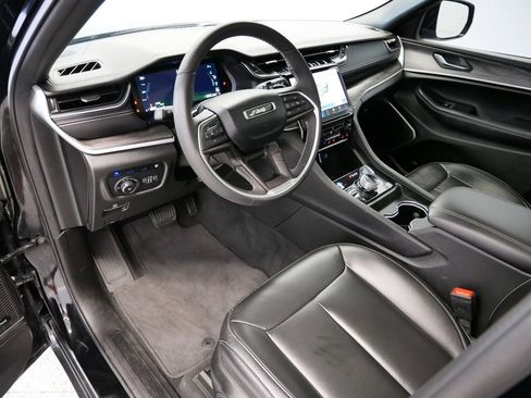 Used 2024 Jeep Grand Cherokee Limited 4xe image 2