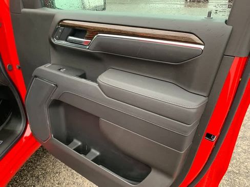 Used 2025 GMC Sierra 1500 Elevation image 27