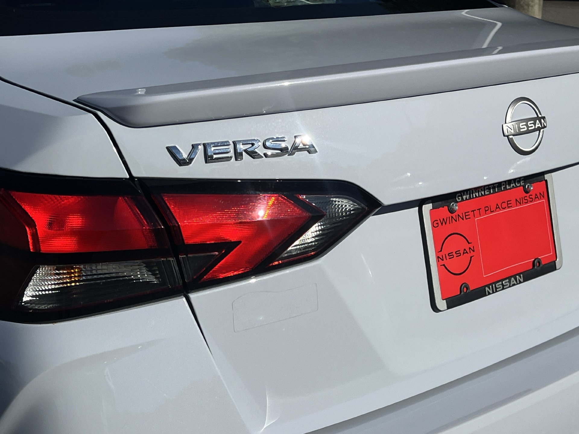 Used 2025 Nissan Versa SR w/ Trunk Package FWD image 28