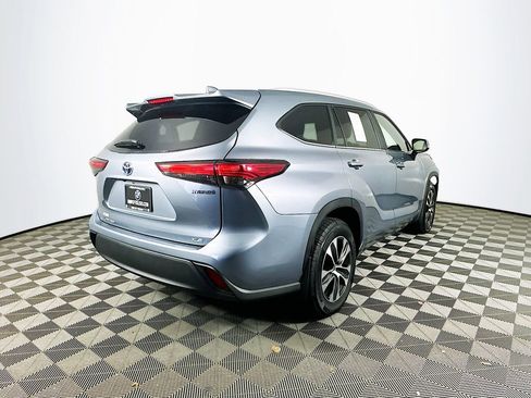 Used 2023 Toyota Highlander XLE image 9