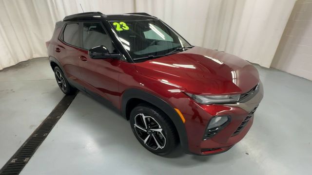 Used 2023 Chevrolet TrailBlazer RS w/ Convenience Package AWD/4WD image 2