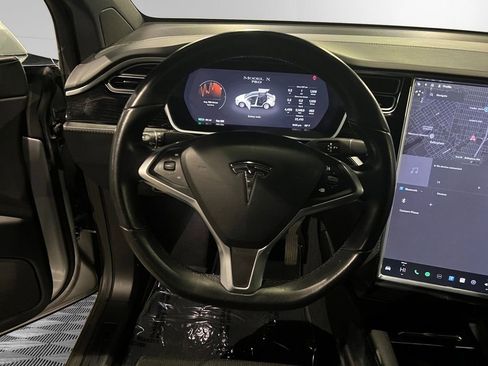 Used 2018 Tesla Model X 75D image 23