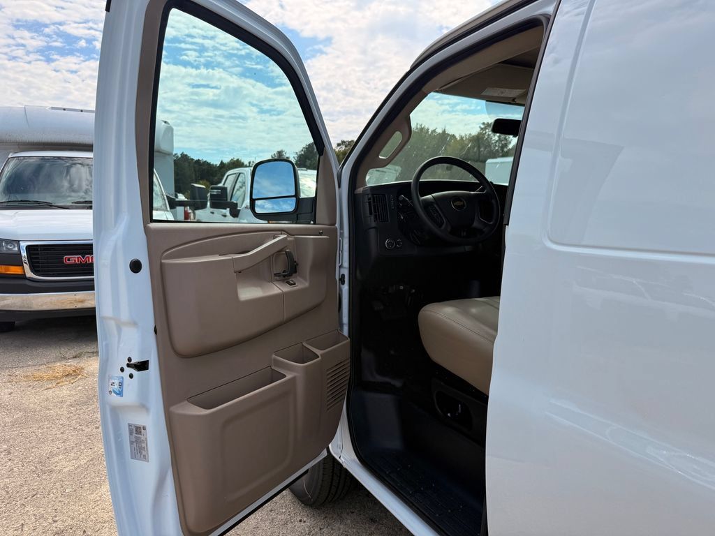 New 2026 Chevrolet Express 2500 w/ Driver Convenience Package RWD image 19