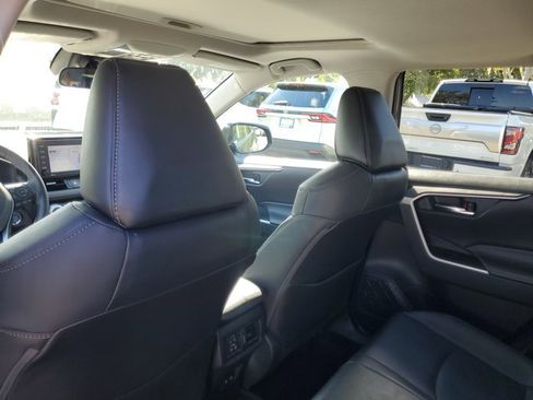 Used 2021 Toyota RAV4 XLE Premium image 13