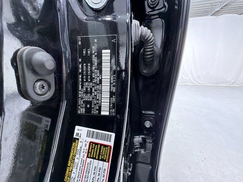 Used 2023 Toyota Highlander XLE AWD/4WD image 15