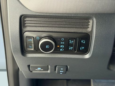 Used 2025 Ford F250 Platinum w/ FX4 Off-Road Package AWD/4WD image 17