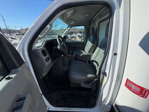 Used 2024 Ford E-350 and Econoline 350 Super Duty w/ Power Windows & Locks Group image 13