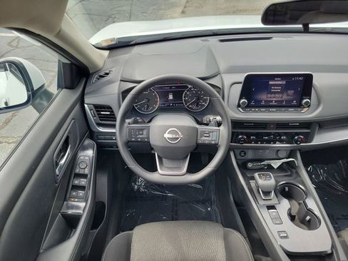 Used 2025 Nissan Rogue SV image 24