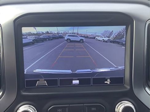 Used 2020 GMC Sierra 1500 SLE w/ SLE Value Package image 21