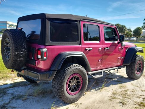 Used 2021 Jeep Wrangler Unlimited Rubicon w/ Xtreme Recon 35" Tire Package image 4