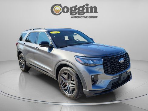 Certified 2025 Ford Explorer ST w/ Sun And Sound Package image 4