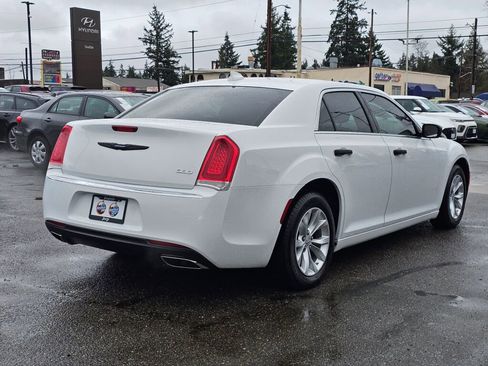 Used 2023 Chrysler 300 Touring image 8