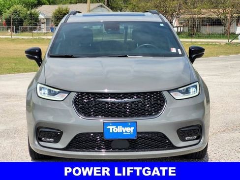 Used 2025 Chrysler Pacifica Limited FWD image 4