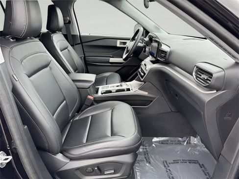 Used 2023 Ford Explorer XLT w/ Equipment Group 202A image 24