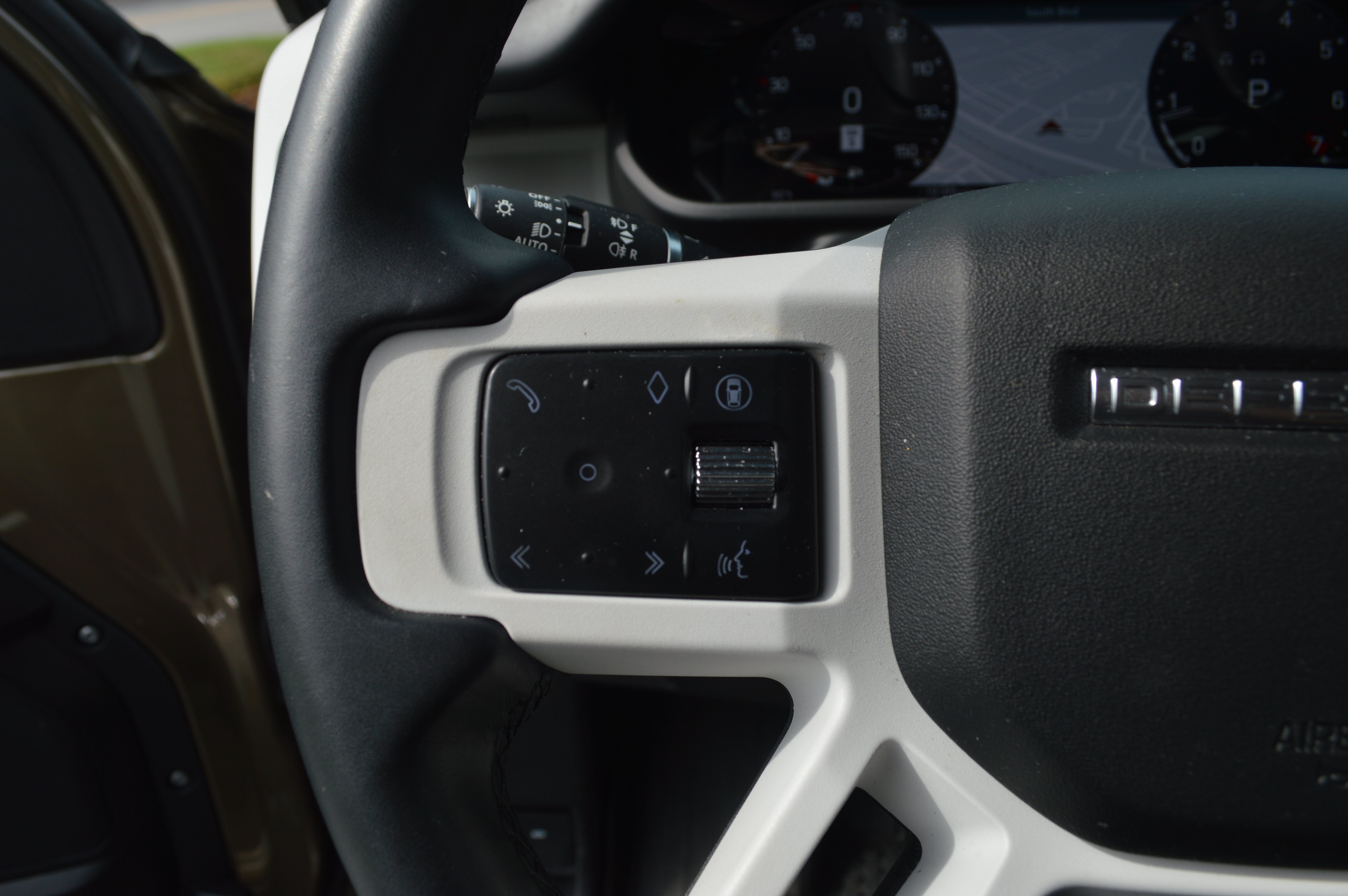Used 2025 Land Rover Defender 110 S AWD/4WD image 15