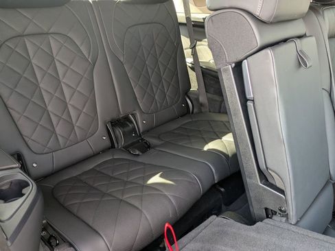 Used 2024 BMW X7 xDrive40i w/ Premium Package image 31