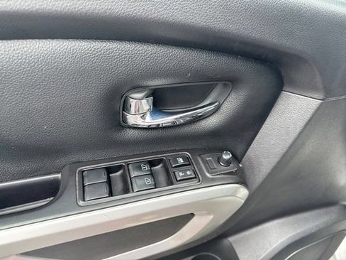 Used 2020 Nissan Titan SV w/ SV Convenience Package AWD/4WD image 7