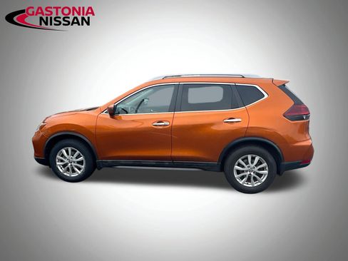 Used 2018 Nissan Rogue SV w/ Premium Package image 5