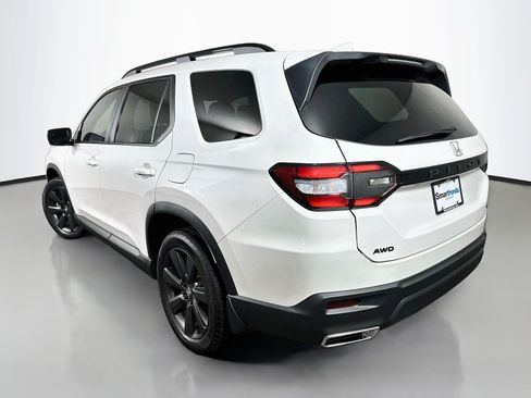 Used 2025 Honda Pilot Sport image 5