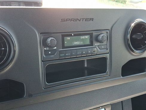 Used 2025 Mercedes-Benz Sprinter 2500 image 17