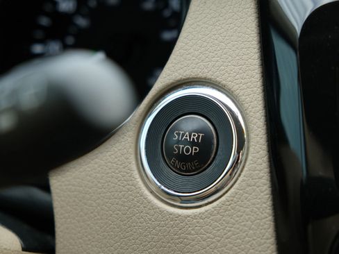 Used 2015 Nissan Rogue SL image 42