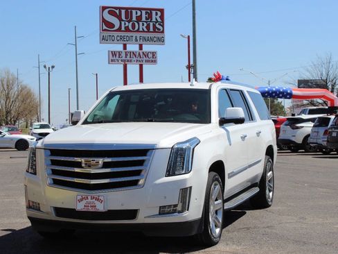 Used 2018 Cadillac Escalade ESV Luxury image 7