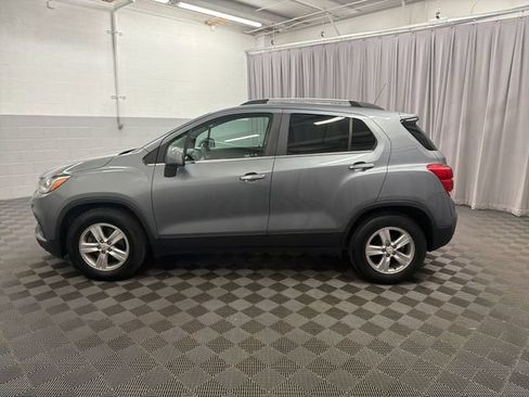Used 2019 Chevrolet Trax LT w/ LT Convenience Package FWD image 9