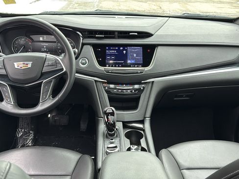 Certified 2025 Cadillac XT5 Premium Luxury image 9