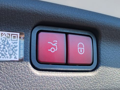 New 2026 Mercedes-Benz C 43 AMG 4MATIC Sedan image 10