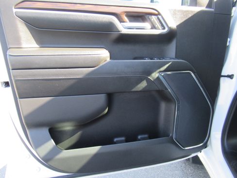 Used 2024 GMC Sierra 1500 SLT image 7