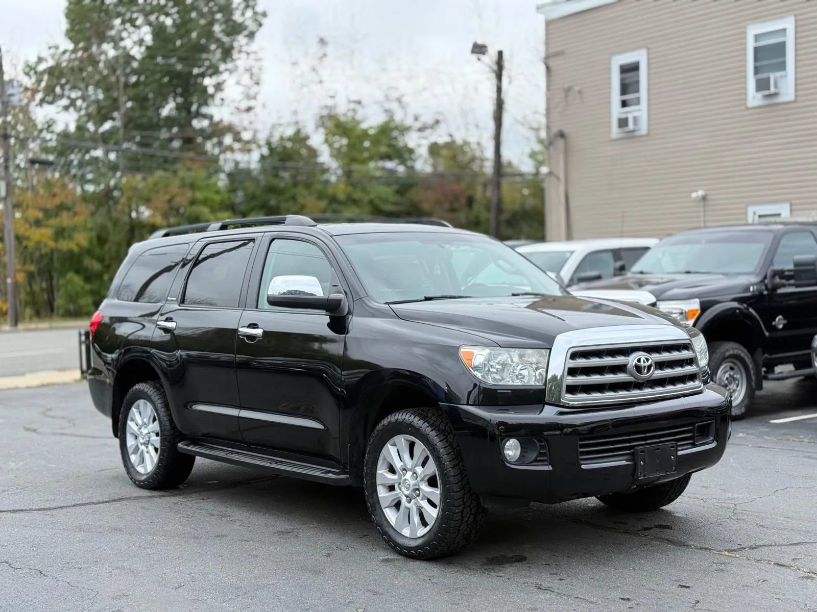 Used 2017 Toyota Sequoia Platinum AWD/4WD image 3