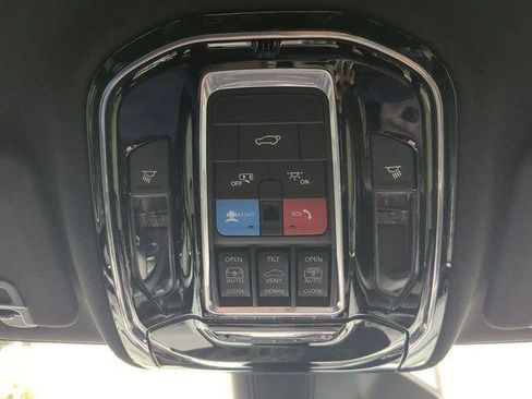 Certified 2022 Jeep Grand Cherokee Overland w/ Adv Protech Group III AWD/4WD image 25