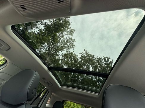 New 2025 Volkswagen Tiguan SE image 33