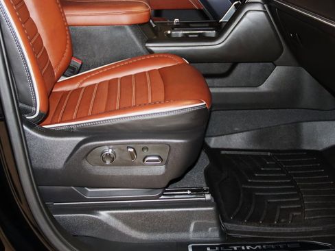 Used 2024 GMC Sierra 3500 Denali Ultimate image 78