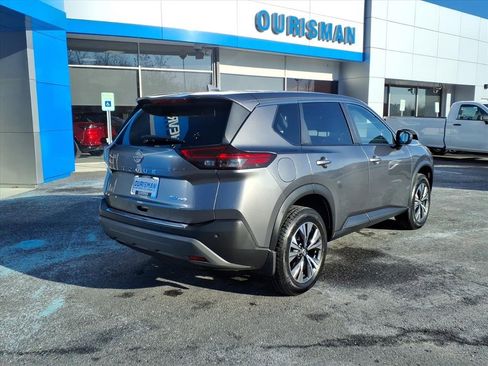 Used 2023 Nissan Rogue SV image 3