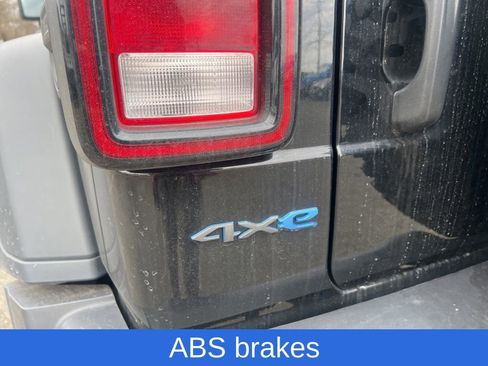 Used 2023 Jeep Wrangler Unlimited w/ Cold Weather Group image 13