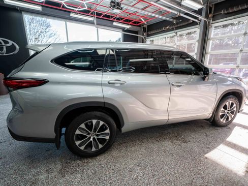 Certified 2022 Toyota Highlander XLE image 5